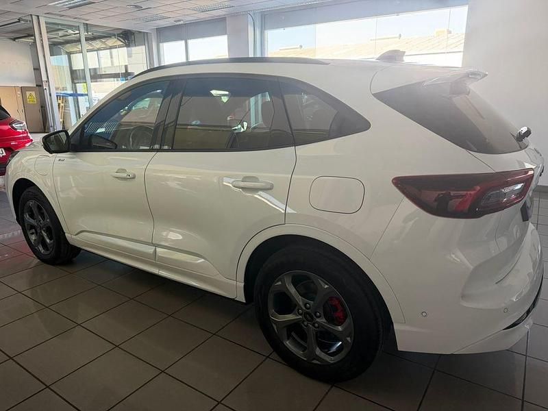 Usado Ford Kuga ST-Line X 243 CV (178 kW) 2025 Blanco SUV