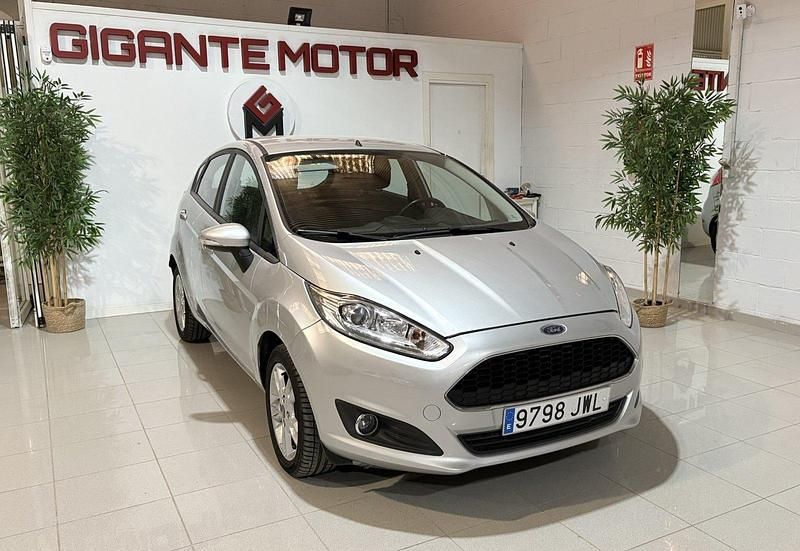 Gris / plata Usado 2017 Ford Fiesta Trend | 7950 € (Buen precio) - Imagen 1/4