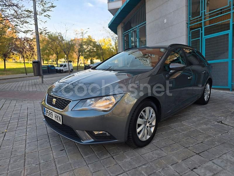 Usado Seat Leon Reference 105 CV (77 kW) 2014 Gris / plata Familiar