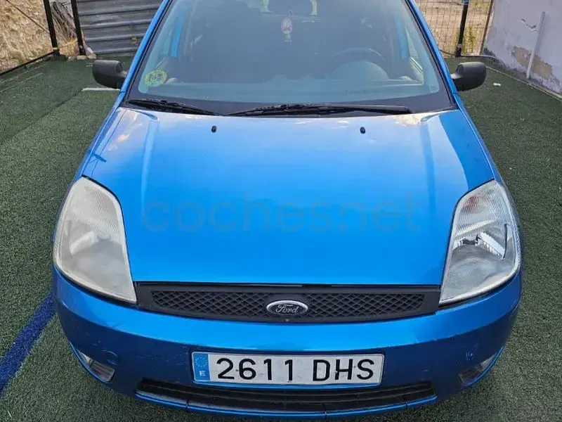 Usado Ford Fiesta 80 CV (58 kW) 2005 Azul Utilitario