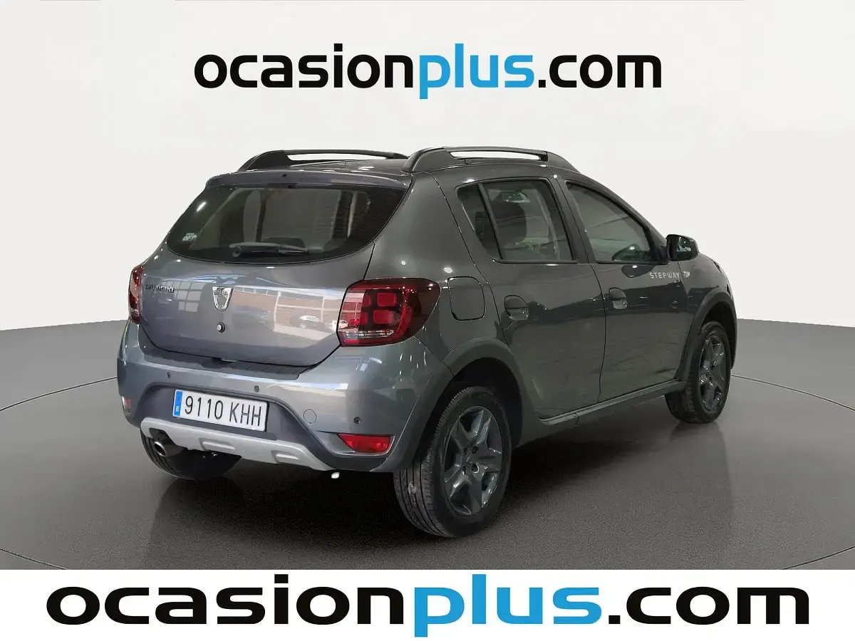 Usado Dacia Sandero Stepway 90 CV (66 kW) 2018 Gris Utilitario