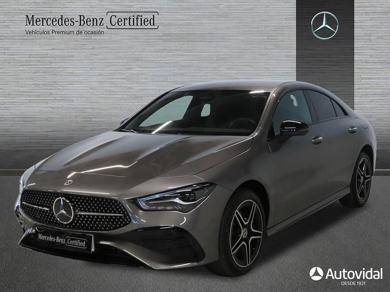 Gris Usado 2024 Mercedes CLA250e AMG line Berlina | 42.900 € (Precio justo) - Imagen 1/4