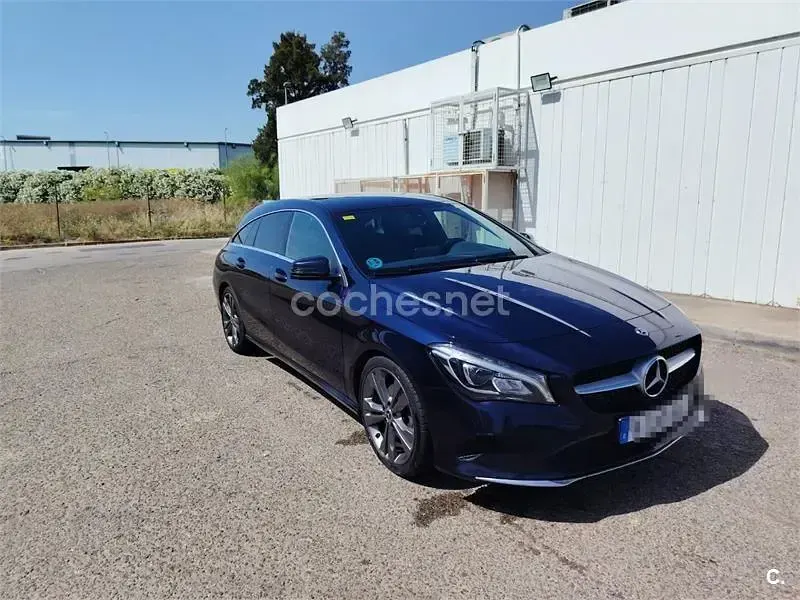 Usado Mercedes CLA200 Shooting Brake 136 CV (100 kW) 2018 Azul Familiar
