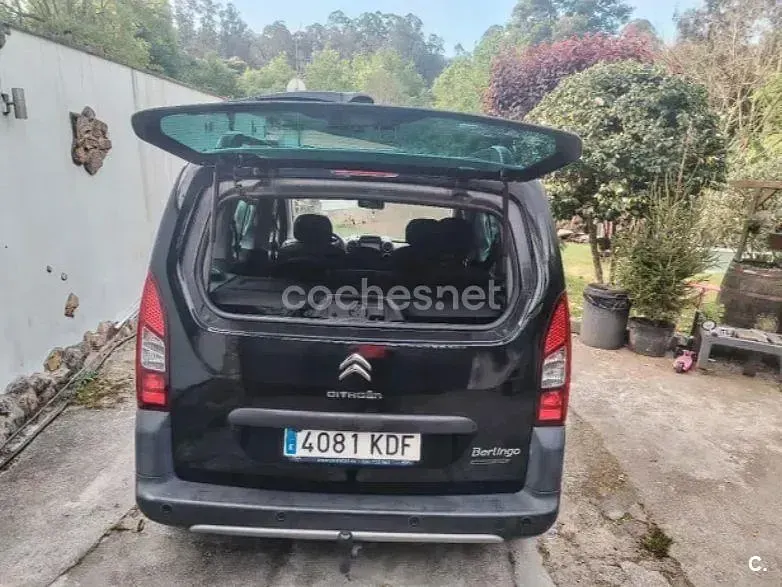 Usado Citroën Berlingo Feel 100 CV (73 kW) 2017 Negro Monovolumen