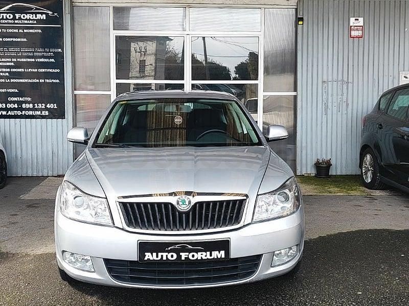 Usado Skoda Octavia 105 CV (77 kW) 2011 Gris / plata Berlina