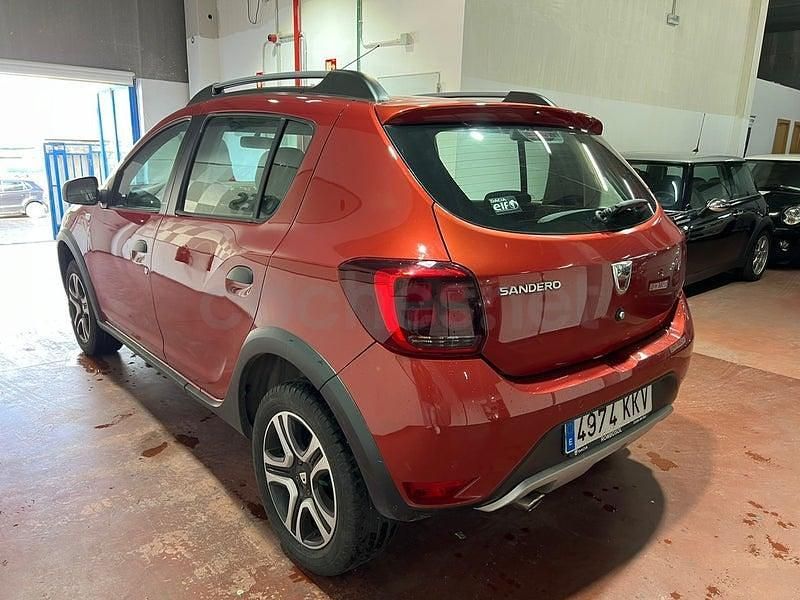 Usado Dacia Sandero Stepway 90 CV (66 kW) 2018 Granate Berlina