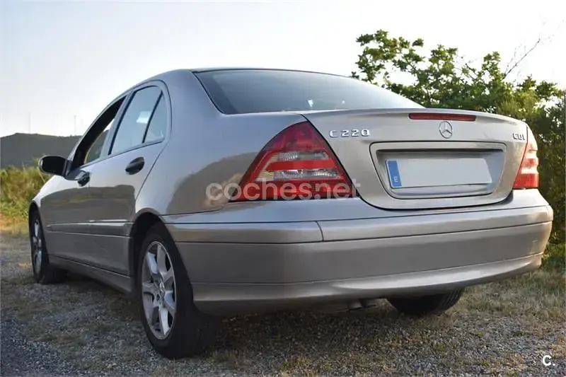 Usado Mercedes C220 Classic 143 CV (105 kW) 2004 Beige Berlina