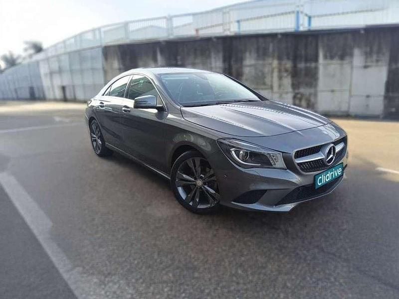Usado Mercedes CLA200 136 CV (100 kW) 2015 Gris Coupe