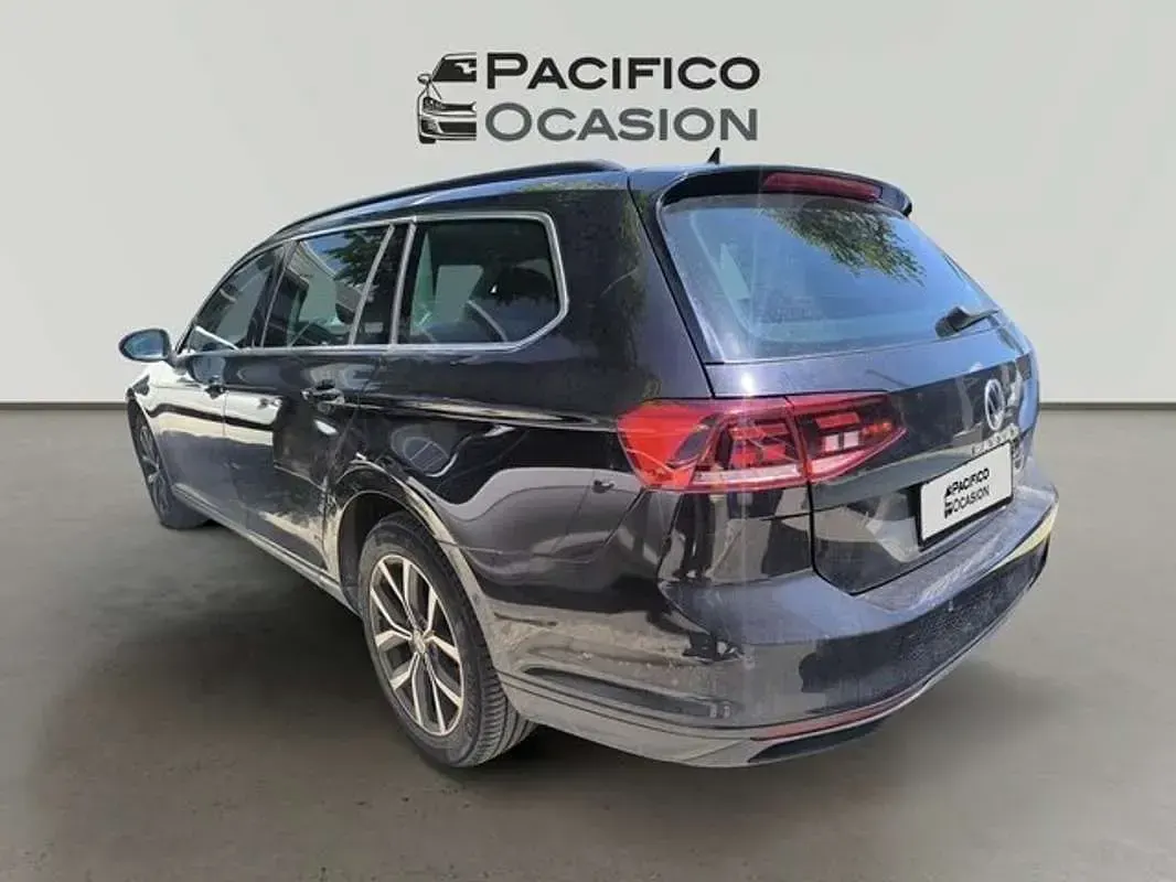 Usado VW Passat Executive 122 CV (89 kW) 2023 Gris Familiar