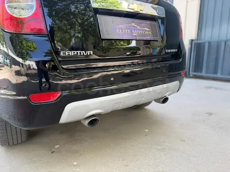 Usado Chevrolet Captiva LT 150 CV (110 kW) 2008 Negro SUV
