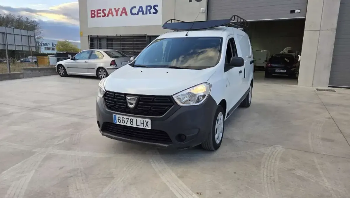 Usado Dacia Dokker Essentiel 109 CV (80 kW) 2020 Blanco Monovolumen
