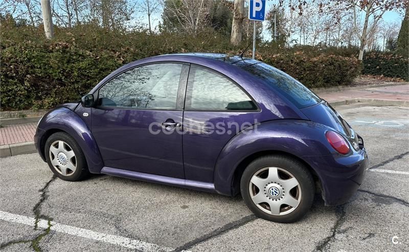 Usado VW New Beetle 150 CV (110 kW) 2000 Azul Utilitario