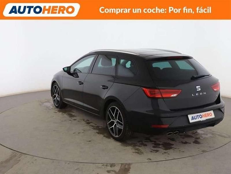 Usado Seat Leon FR 150 CV (110 kW) 2017 Negro Familiar