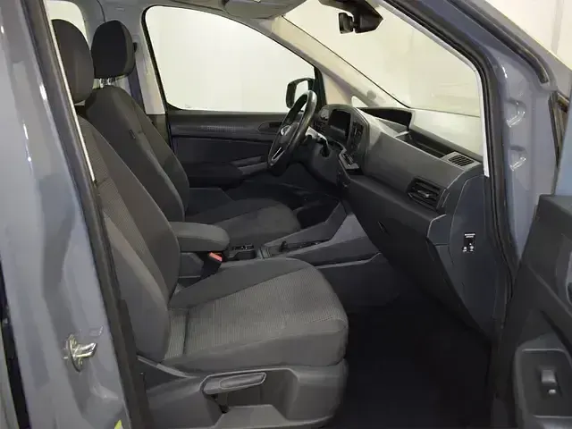 Usado VW Caddy Maxi 116 CV (85 kW) 2025 Gris Monovolumen