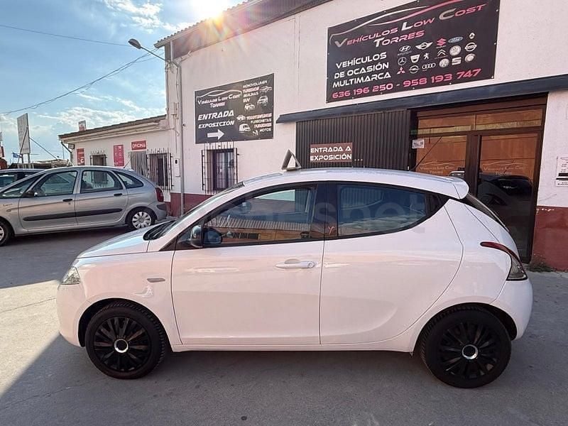 Usado Lancia Ypsilon 69 CV (50 kW) 2014 Blanco Utilitario