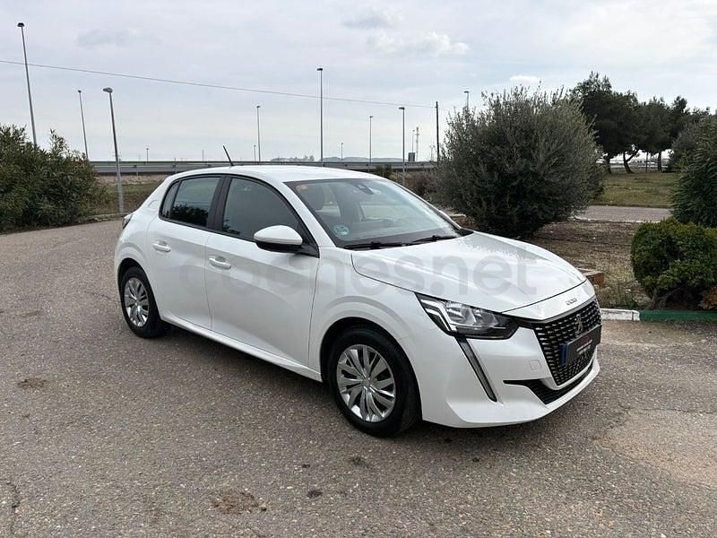 Usado Peugeot 208 Active 100 CV (73 kW) 2021 Blanco Utilitario