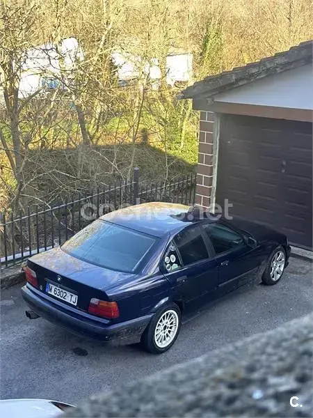 Usado BMW 320 150 CV (110 kW) 1996 Azul Berlina