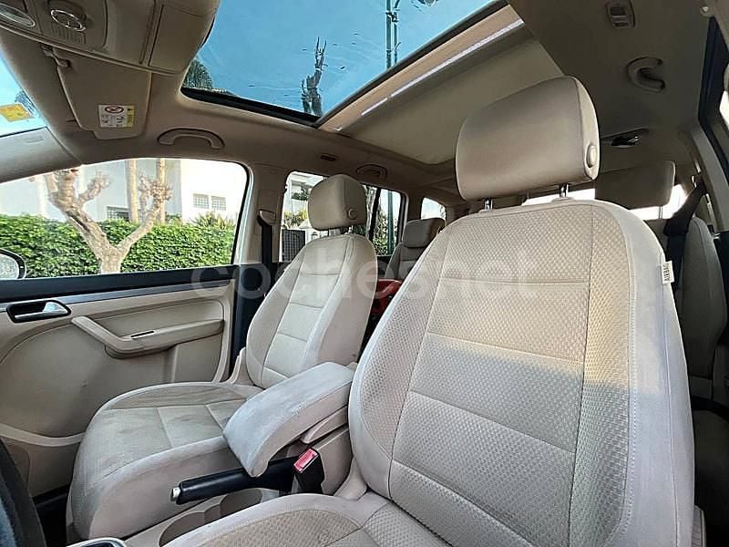 Usado VW Touran Advance 105 CV (77 kW) 2015 Beige Monovolumen