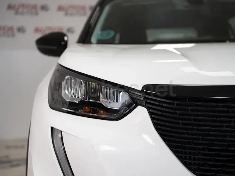 Usado Peugeot 2008 Active 100 CV (73 kW) 2021 Blanco SUV