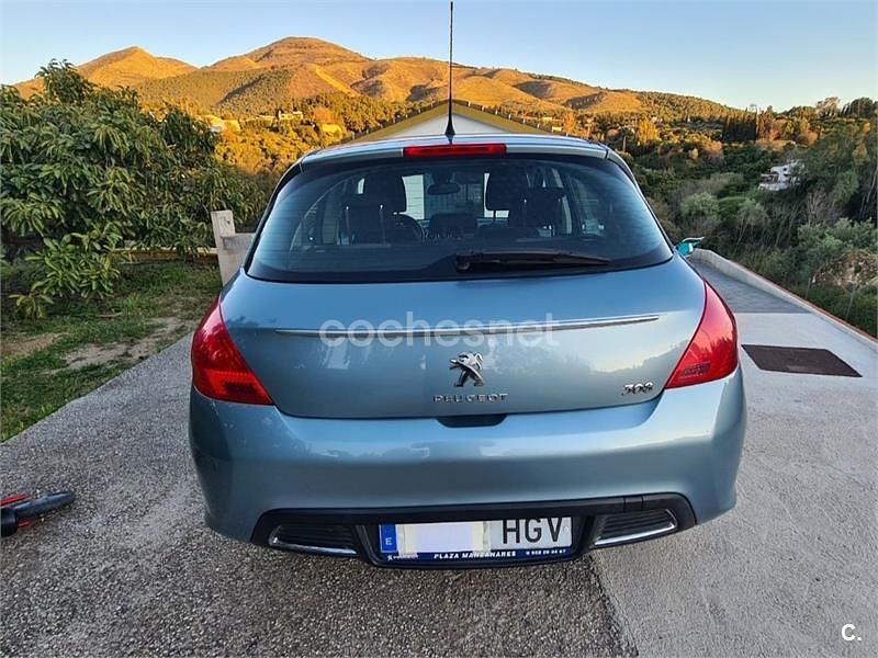 Usado Peugeot 308 Active 92 CV (67 kW) 2011 Gris / plata Berlina