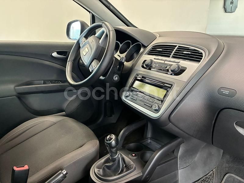 Usado Seat Altea XL I-Tech 140 CV (102 kW) 2015 Gris / plata Monovolumen