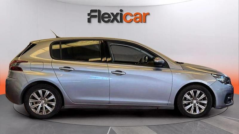 Usado Peugeot 308 Active 131 CV (96 kW) 2020 Gris Berlina