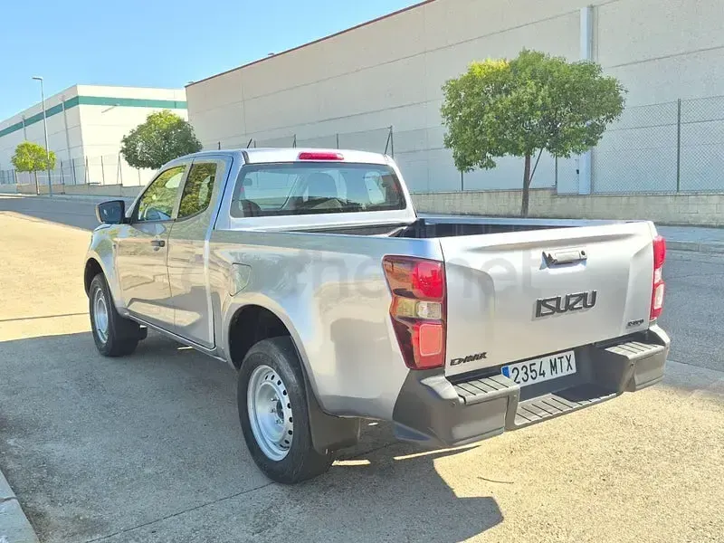 Usado Isuzu D-Max 163 CV (119 kW) 2024 Gris / plata Pickup/Camioneta