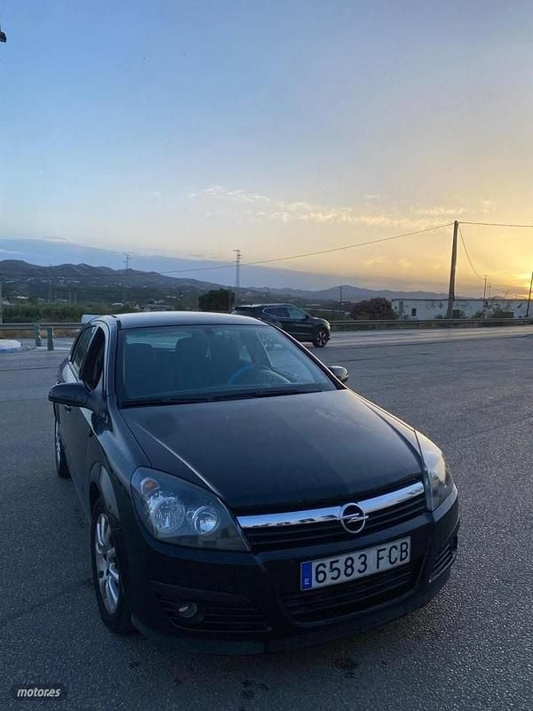 Usado Opel Astra 120 CV (88 kW) 2006 Negro Familiar