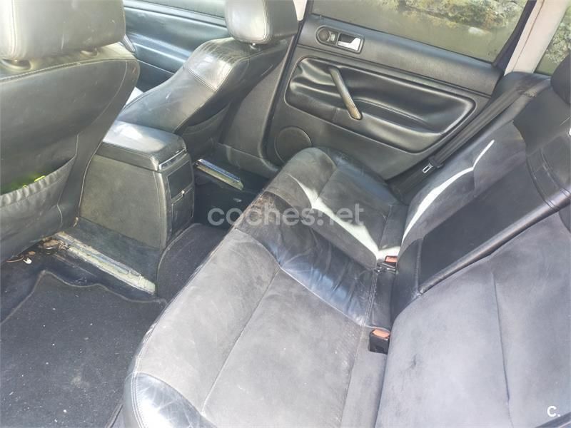 Negro Usado 2000 VW Passat Trendline Familiar | 1500 € - Imagen 1/4