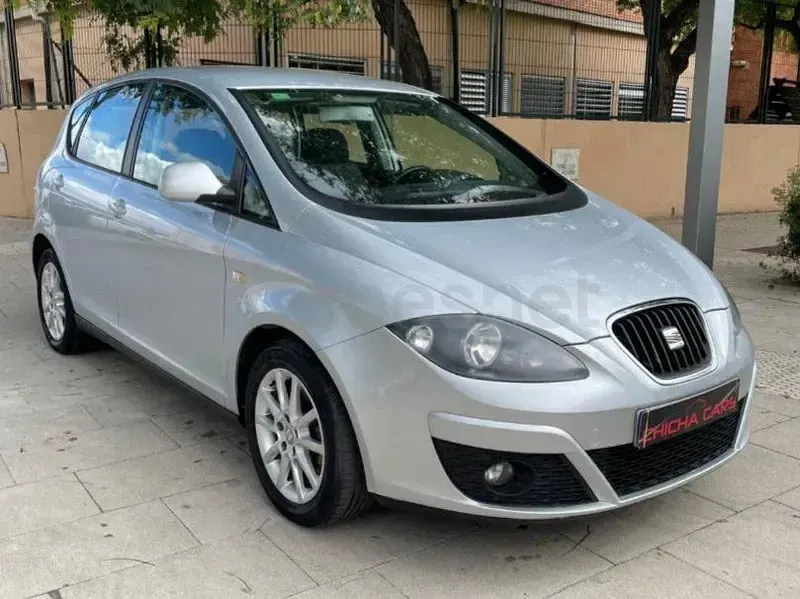 Usado Seat Altea Style 105 CV (77 kW) 2011 Gris / plata Monovolumen
