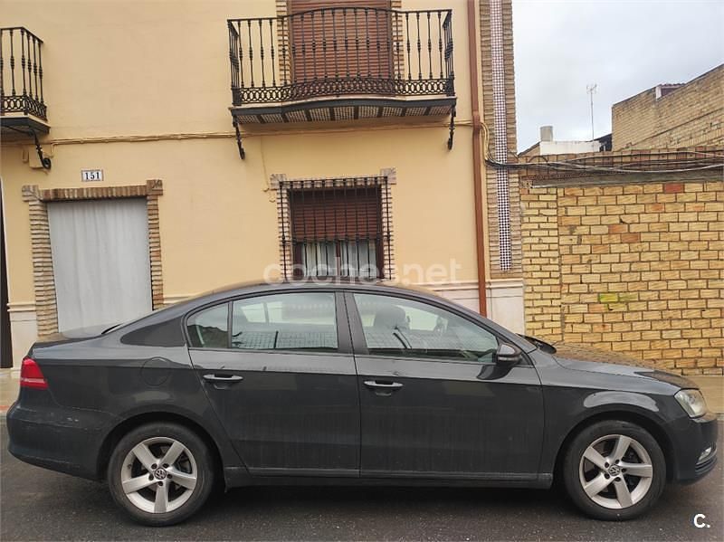 Usado VW Passat Advance 105 CV (77 kW) 2012 Gris / plata Berlina