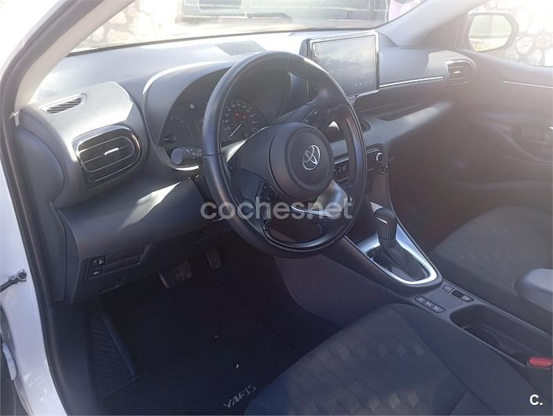 Usado Toyota Yaris Hybrid Active 116 CV (85 kW) 2024 Blanco Berlina