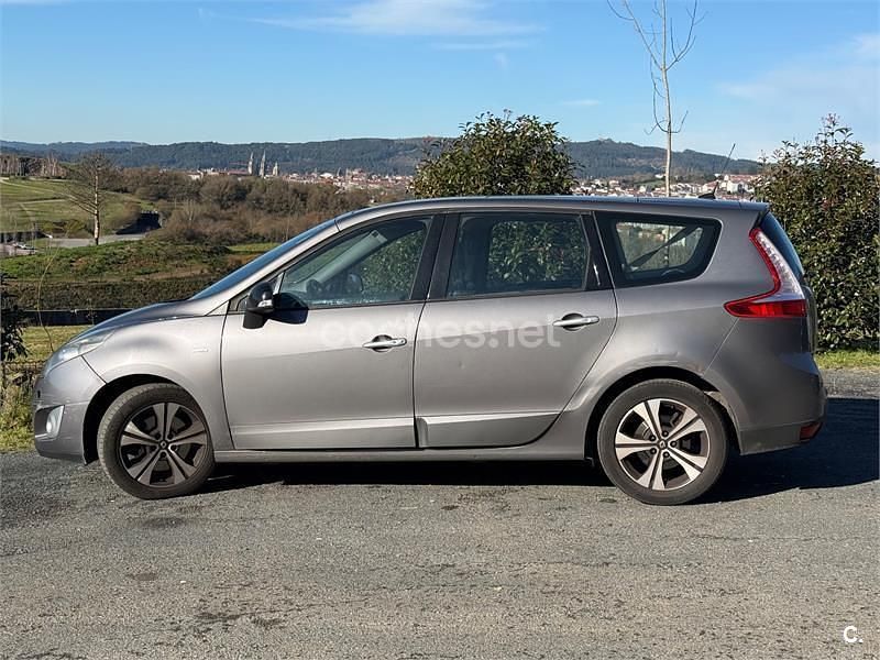 Usado Renault Grand Scénic Bose Edition 150 CV (110 kW) 2012 Gris / plata Monovolumen