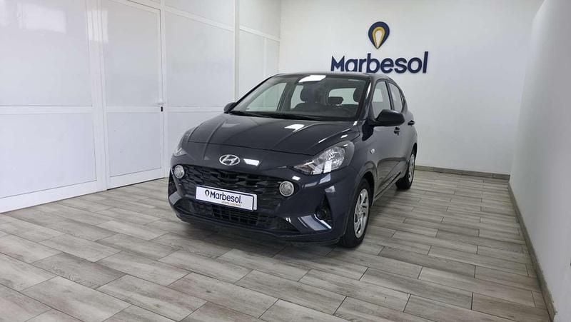 Usado Hyundai i10 67 CV (49 kW) 2021 Gris Utilitario