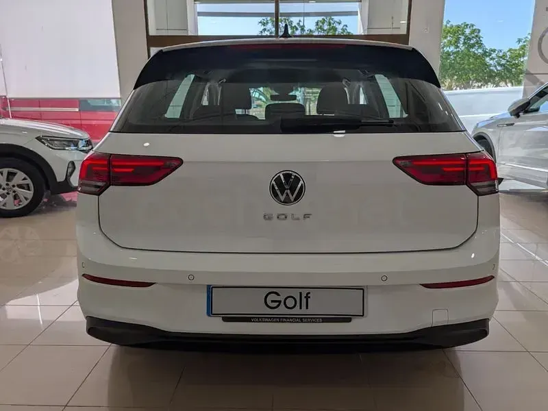 Usado VW Golf VIII 116 CV (85 kW) 2021 Blanco Berlina