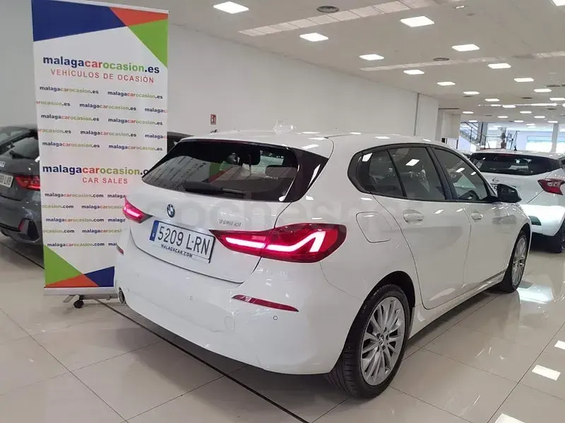 Usado BMW 116 116 CV (85 kW) 2021 Blanco Utilitario