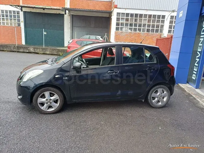 Usado Toyota Yaris Sol 90 CV (66 kW) 2007 Negro Utilitario