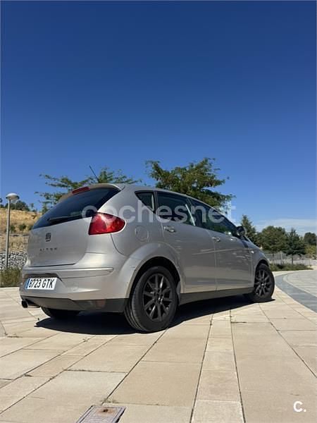 Beige Usado 2010 Seat Altea Style Monovolumen | 5200 € (Buen precio) - Imagen 1/2