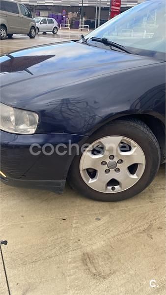 Usado Audi A3 Attraction 125 CV (91 kW) 2001 Azul Berlina