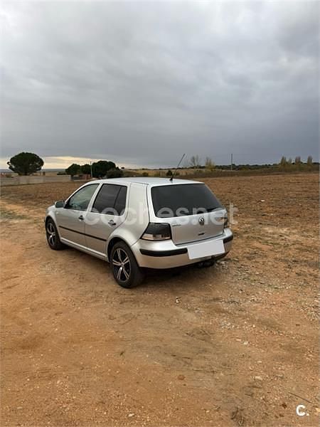 Usado VW Golf IV Highline 130 CV (95 kW) 2002 Gris / plata Berlina