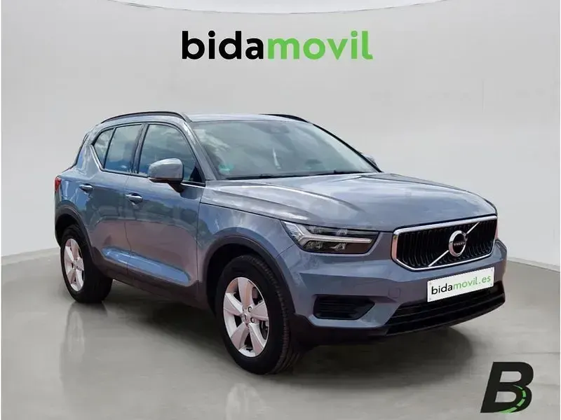 Usado Volvo XC40 Momentum 129 CV (94 kW) 2021 Gris / plata SUV