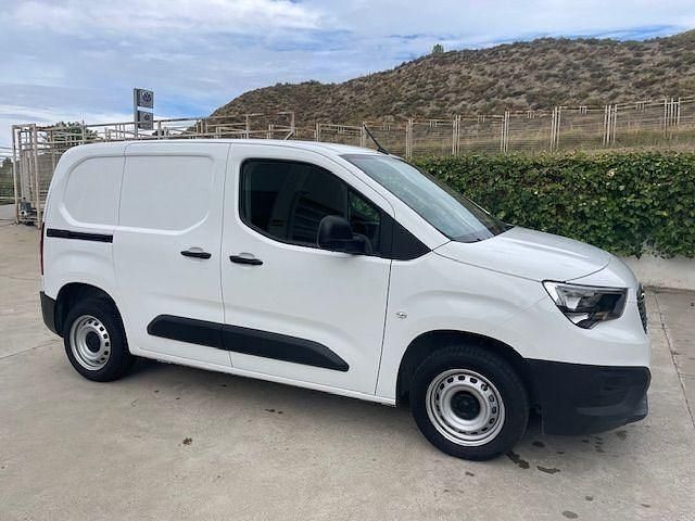 Usado Opel Combo S 100 CV (73 kW) 2021 Blanco Monovolumen