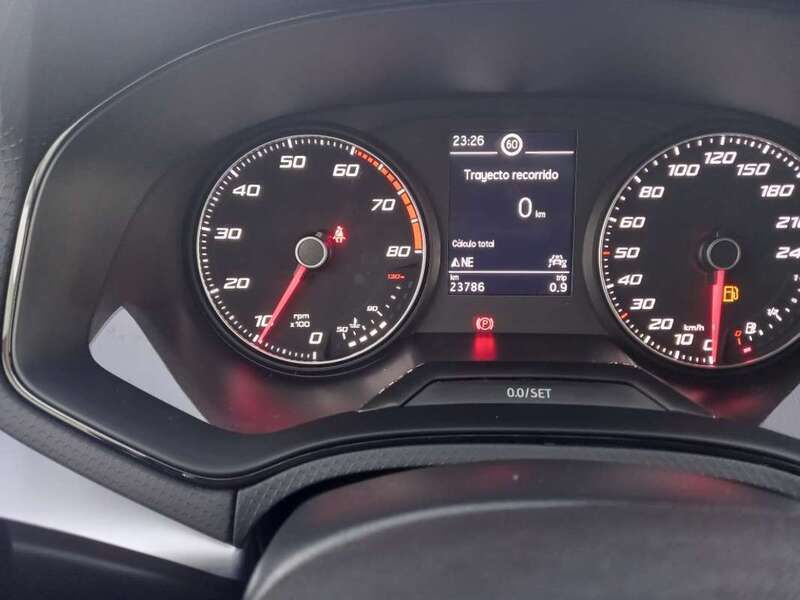 Usado Seat Arona FR 110 CV (80 kW) 2023 Gris / plata SUV