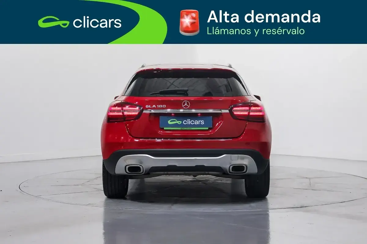 Usado Mercedes GLA180 122 CV (89 kW) 2019 Rojo SUV