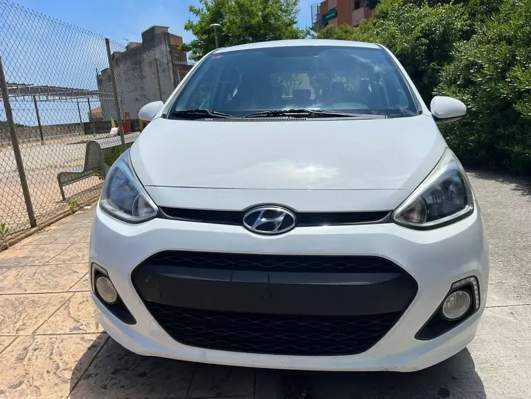 Używany Hyundai i10 87 KM (63 kW) 2015 Biały Hatchback
