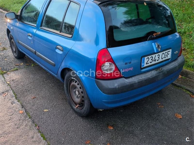 Usado Renault Clio II Dynamique 75 CV (55 kW) 2003 Azul Berlina
