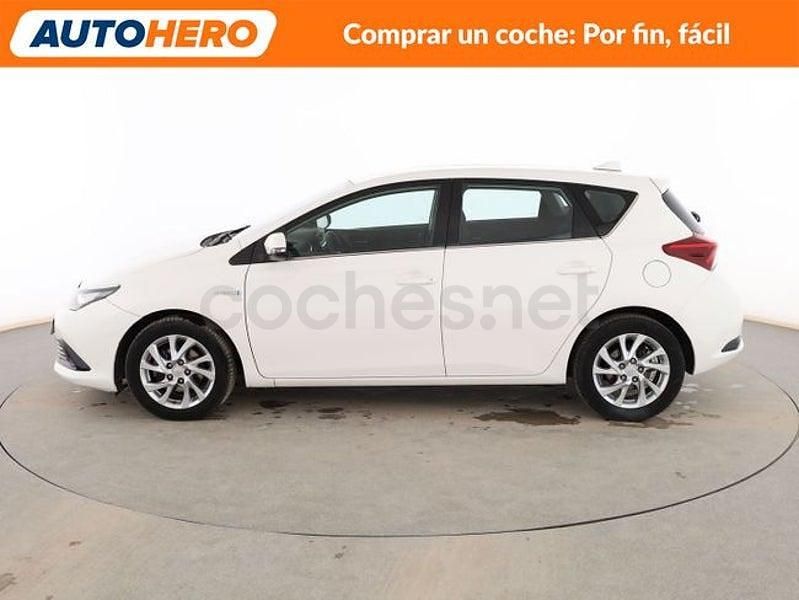 Usado Toyota Auris Hybrid Active 136 CV (100 kW) 2016 Blanco Berlina