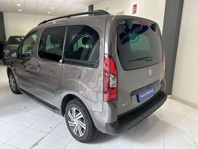 Usado Citroën Berlingo Feel 120 CV (88 kW) 2015 Marrón Monovolumen