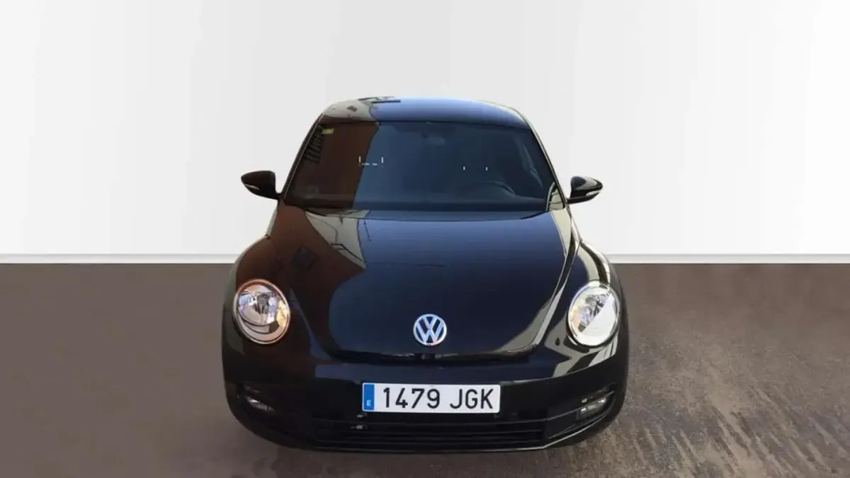 Usado VW Beetle Design 105 CV (77 kW) 2015 Negro Utilitario