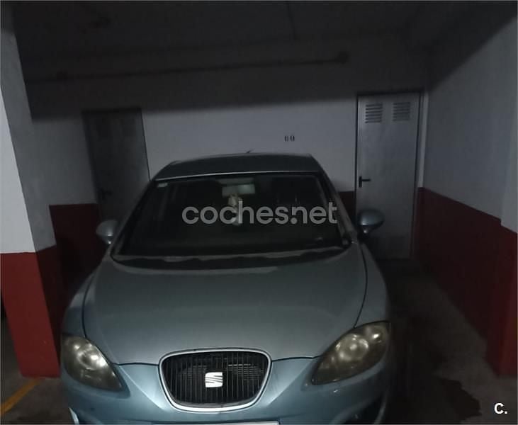 Azul Usado 2010 Seat Leon Reference Berlina | 2000 € (Super precio) - Imagen 1/4